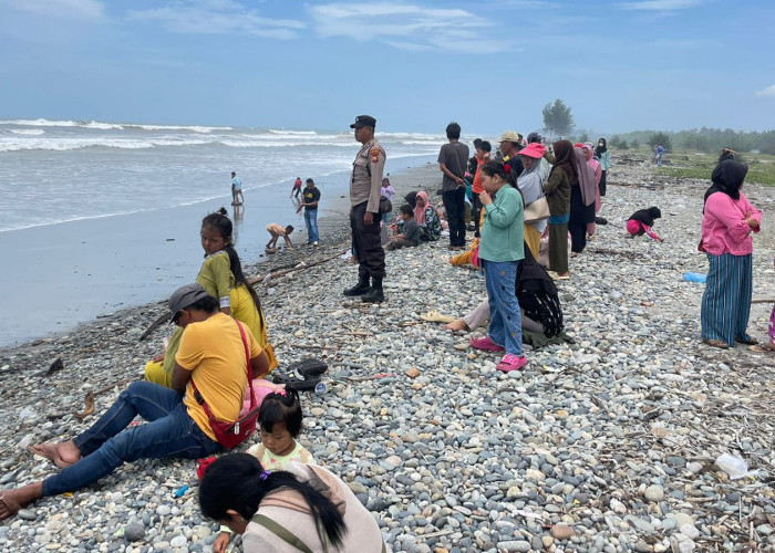 Objek Wisata Pantai di Kabupaten Seluma Dipadati Pengunjung