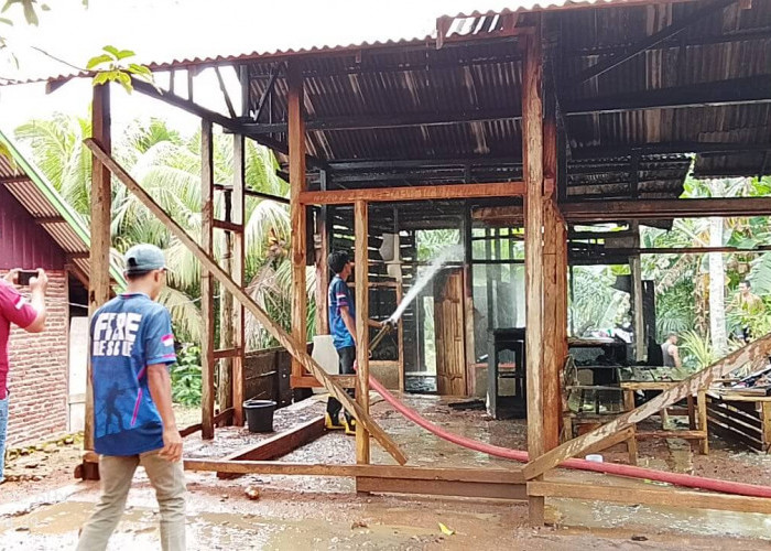 Kebakaran di Sungai Pura Bengkulu Utara, Rumah Milik Jon Kanedi Hangus Dilalap Si Jago Merah