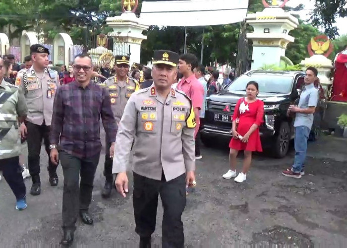 Turun ke Lapangan, Kapolda Bengkulu Keliling Pantau Pengamanan Misa Natal 2025