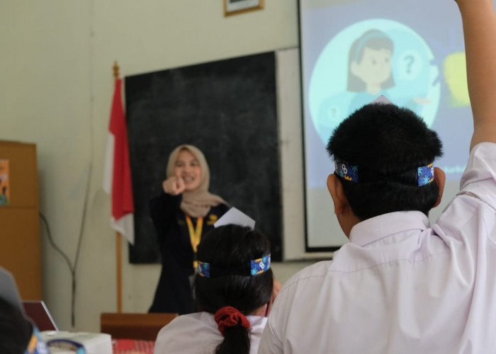 Kemenkeu Mengajar di Bengkulu, Pelajar Sint Carolus Diedukasi Seputar Pengelolaan Keuangan Negara