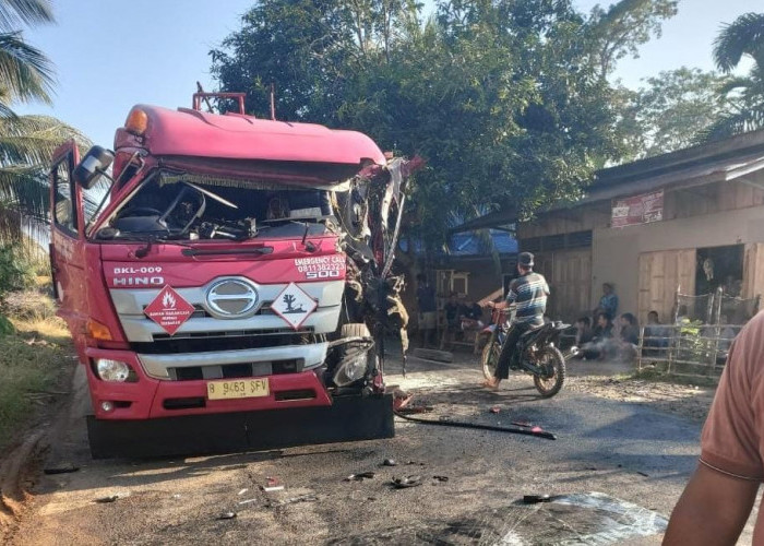 Truk Tangki Pertamina Tabrak Dump Truk di Desa Selolong Bengkulu Utara, Begini Kondisi Sopir