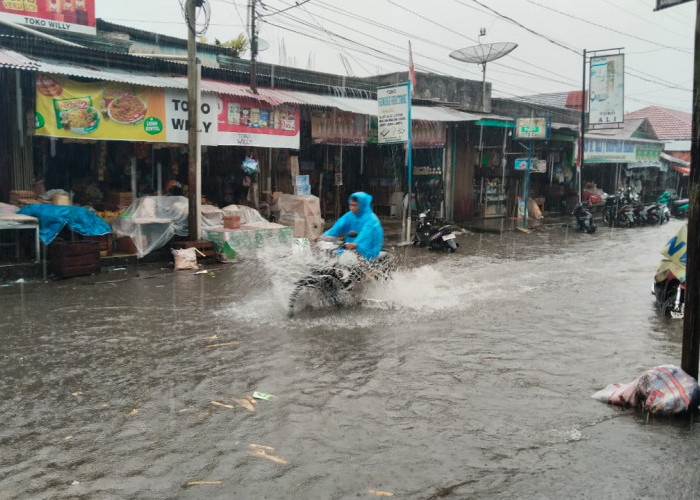 Penampakan Pasar Kepahiang saat Air dari Langit Turun