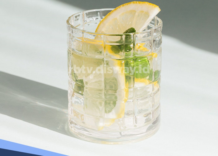 Bukan Minuman Biasa, Manfaat Air Lemon Campur Kunyit Dapat Mengatasi Perut Buncit