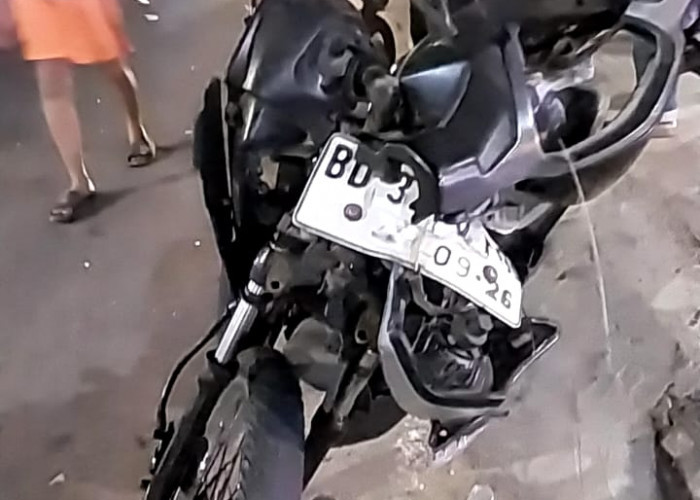 Dua Sepeda Motor Tabrakan, Satu Pengendara Luka Berat Dilarikan ke Rumah Sakit 