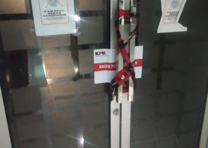 OTT KPK: Ruang Bupati dan Wakil Bupati Rejang Lebong Disegel KPK