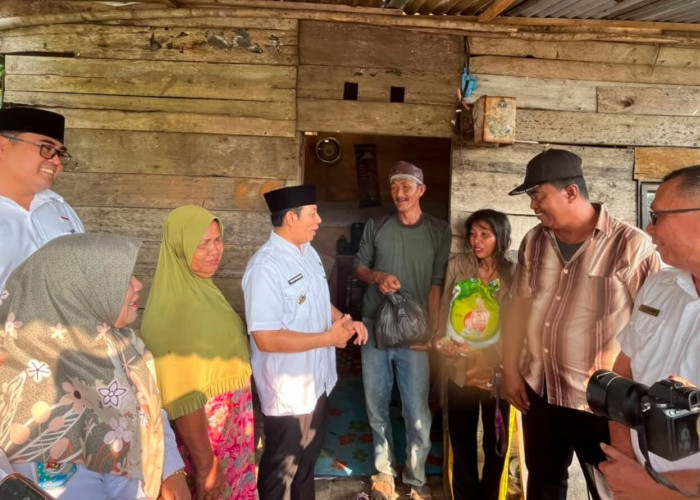 Walikota Bengkulu Temui Langsung Penerima Program Bedah Rumah