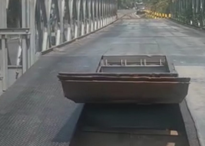 Awas Berbahaya! Jembatan Jalinbar di Seluma Ini Terangkat
