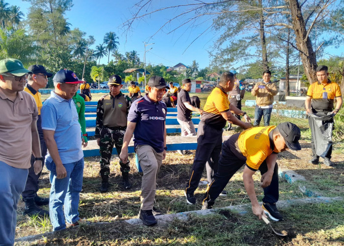Walikota Bengkulu Bersih-bersih Pantai Zakat