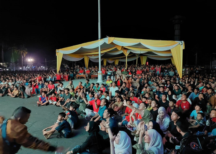 Ribuan Warga Meriahkan Nobar Indonesia vs Uzbekistan di Balai Raya Semarak