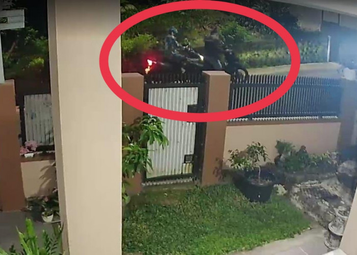 Bandit Curanmor Terus Meresahkan Warga, Aksinya Mencuri Sepeda Motor PNS Terekam CCTV