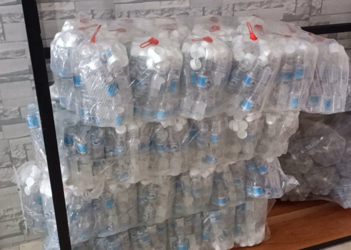 Jemaah Haji Dapat 10 Liter Air Zamzam, Namun Rencananya Diberikan Dua Tahap
