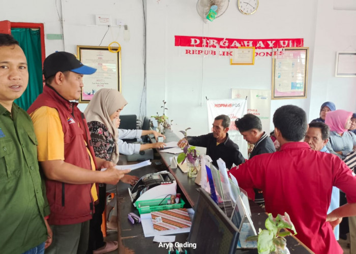 Hari Terakhir Penyaluran, Kantor Pos di Seluma Dipadati Penerima PKH-BPNT