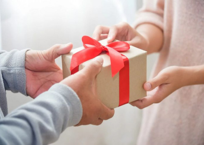 Rekomendasi Sejumlah Kado Natal untuk Pacar Biar Hubungan Makin Romantis