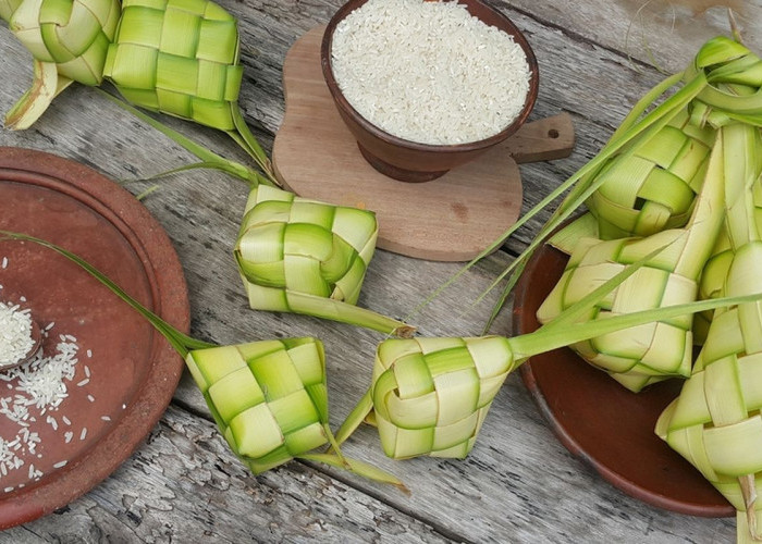Identik saat Momen Lebaran, Begini Cara Mudah Membuat Ketupat 