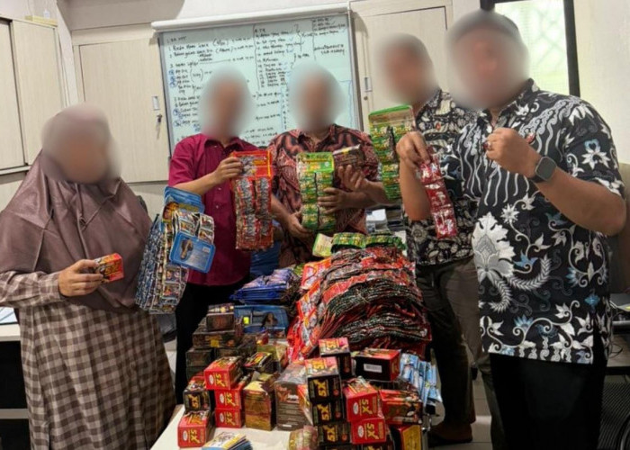 Polda Bengkulu dan BPOM Musnahkan Ratusan Paket Jamu dari Penjual Jamu Gendong Keliling 
