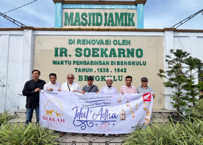 Masjid Jamik Kota Bengkulu Terima Sedekah Hewan Kurban dari Jaringan Dealer Astra Motor Bengkulu
