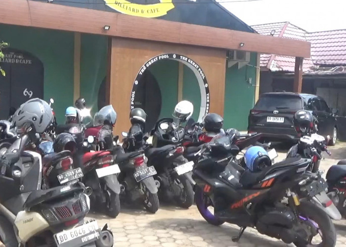 Lengah Dikit, Helm Pengunjung Billiard Raib Digondol Maling