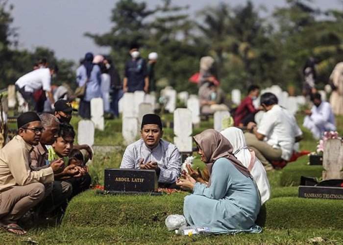 Doa dan Tata Cara Ziarah Kubur Jelang Ramadan, Pahami dan Amalkan