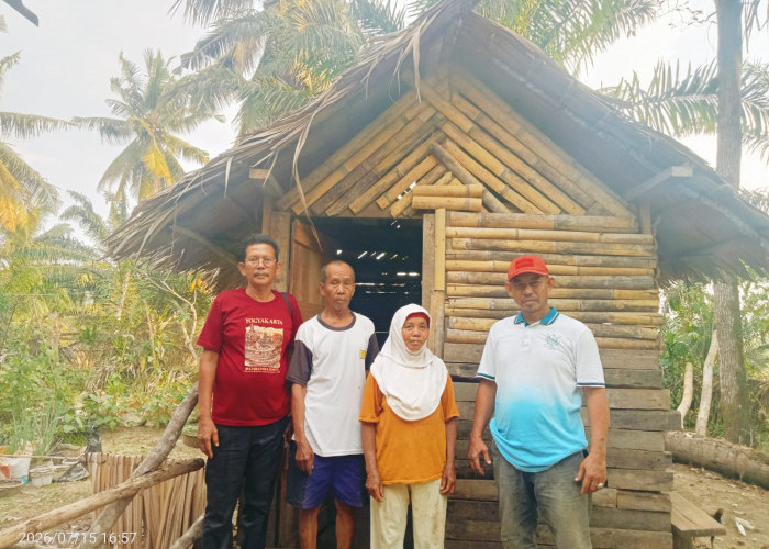 Sepasang Lansia di Seluma Bertahan di Gubuk Bambu 2x2 Meter