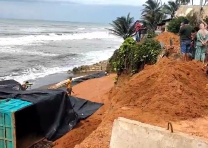 Truk Masuk Jurang dan Nyaris ke Laut di Proyek Abrasi, Sopirnya Dilarikan ke Rumah Sakit