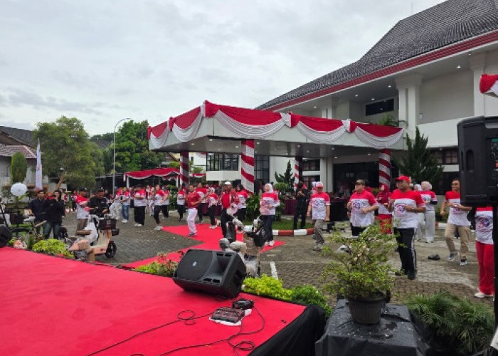 Plt Irwasda Polda Bengkulu Hadiri Senam Bersama Peringati HUT Pemprov ke-57, RBTV ke-16, dan OJK ke-14