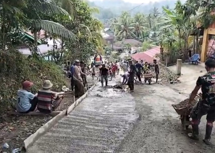 Warga Desa Lubuk Lagan Talo Kecil Kabupaten Seluma Kompak Swadaya Cor Jalan 