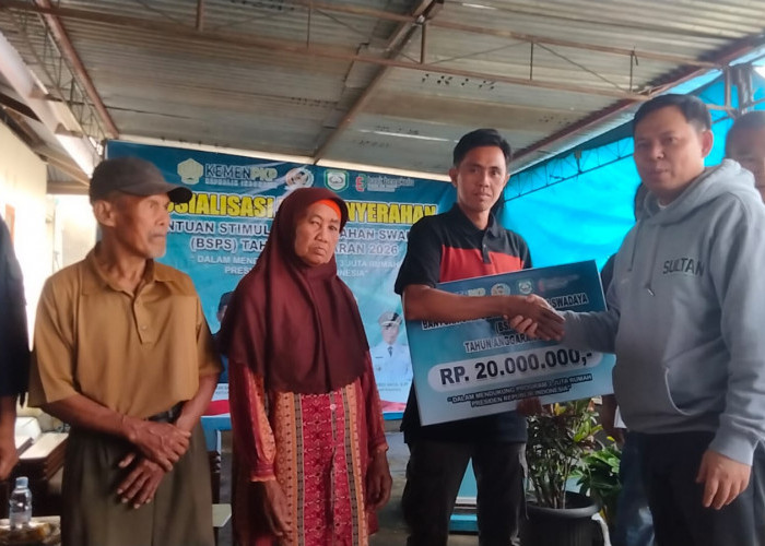 Ketua DPD RI Salurkan Bantuan 100 Unit Program Bedah Rumah di Kepahiang Provinsi Bengkulu
