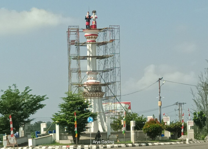 Tugu Pengantin  atau Bujang Gadis Simpang 6 Tais Seluma Berganti Nama