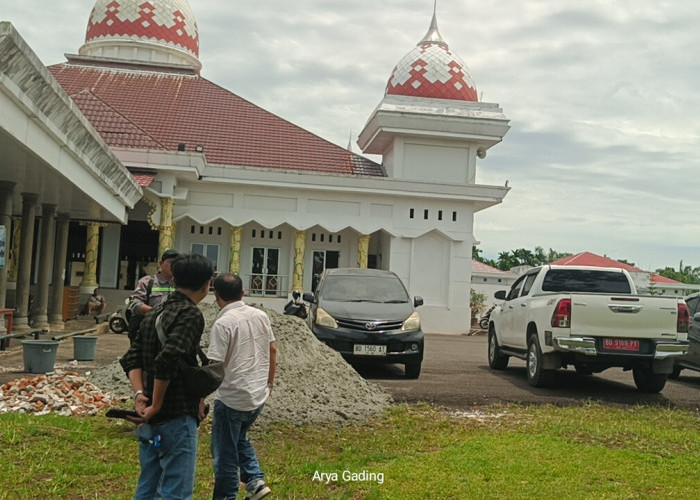 Tuan Rumah MTQ Ke 37, Dinas PUPR Seluma Tata Ulang Halaman Masjid Agung Baitul Falihin   
