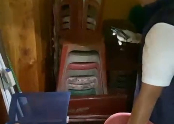 Kantor Desa Suka Bandung Digeledah, Satu Box Berkas dan Handphone Disita Tipikor Polres Bengkulu Selatan