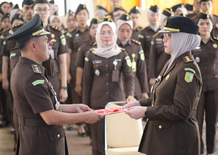 Kajari Bengkulu Lantik Leni Oktarina Jadi Kasi Pidum, Gantikan Rusydi Sastrawan