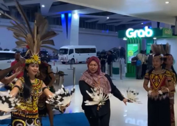 Bawa Nama Kota Bengkulu, Ny. Dian Fitriani Wahyudi Menari Elok di Kalimantan Timur