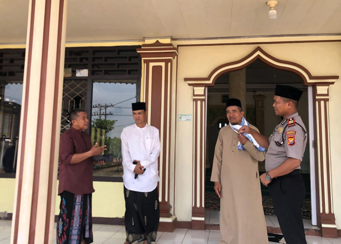 Polsek Selebar Polresta Bengkulu Imbau Masyarakat Jaga Kamtibmas Lewat Jumat Keliling