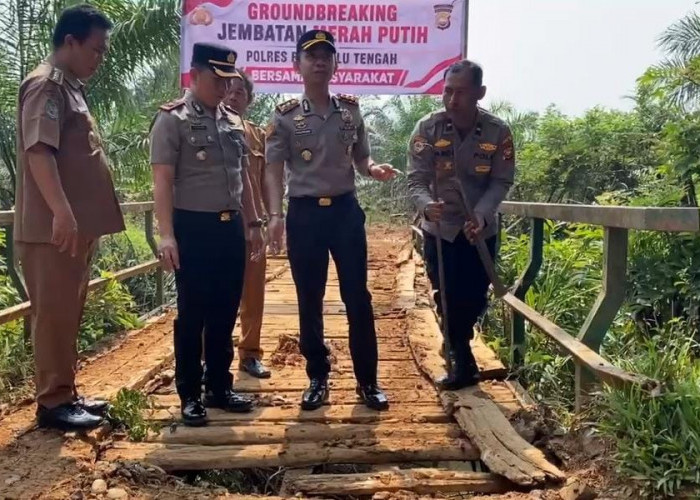 Polres Bengkulu Tengah Bangun Jembatan Merah Putih di Desa Pondok Kubang