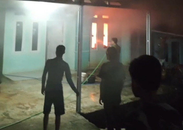 Rumah di Perum Bukit Indah Rafflesia Air Sebakul Kota Bengkulu Terbakar
