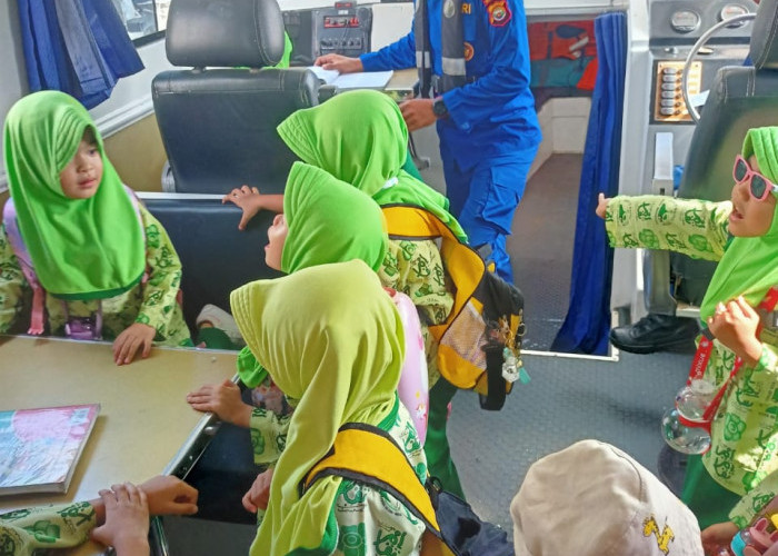 Perpustakaan Terapung, 25 Murid PAUD Baitul Izzah Bengkulu Kunjungi Dermaga Unit Kapal