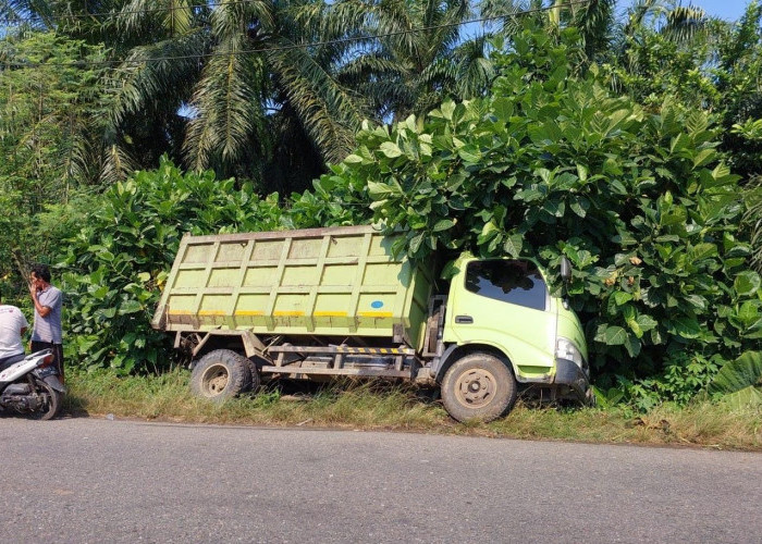 Laka Maut Sepeda Motor vs Truk, Mahasiswi Meninggal Dunia 