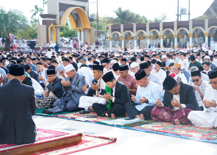 Salat Idulfitri di Masjid Baitul Izzah Berlangsung Khidmat, Pemprov Bengkulu Dorong Semangat 'Bantu Rakyat'