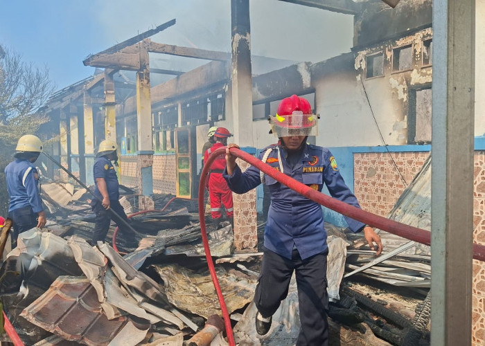 7 Ruangan di SMPN 19 Kota Bengkulu Terbakar, Diduga karena Bakar Sampah