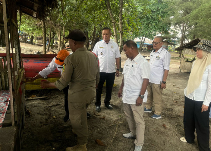 Deadline Pembongkaran Lapak di Pantai Panjang Habis, Pemkot Bengkulu Beri Tanda  X yang Akan Dibongkar Petugas