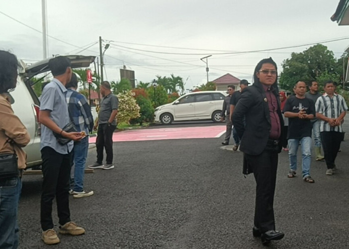 Kuasa Hukum Minta Ini, 6 Tersangka Penyegelan Kantor Desa Dusun Baru di Seluma Beralih Jadi Tahanan Jaksa