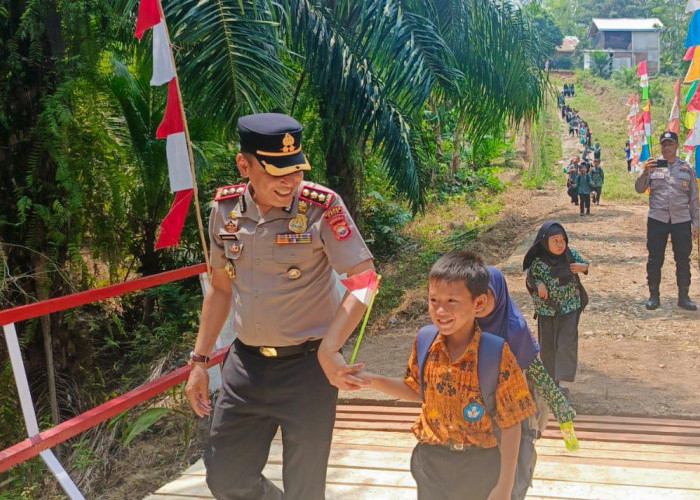 Kapolres Kaur Resmikan Jembatan Merah Putih Ke-5 di Pardasuka