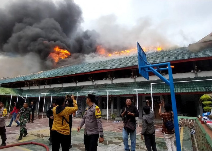 Pasca Terbakarnya Gedung SMKN 3 Kota Bengkulu, Kegiatan KBM Tetap Berjalan, Pelajar Belajar di Kampus Jauh