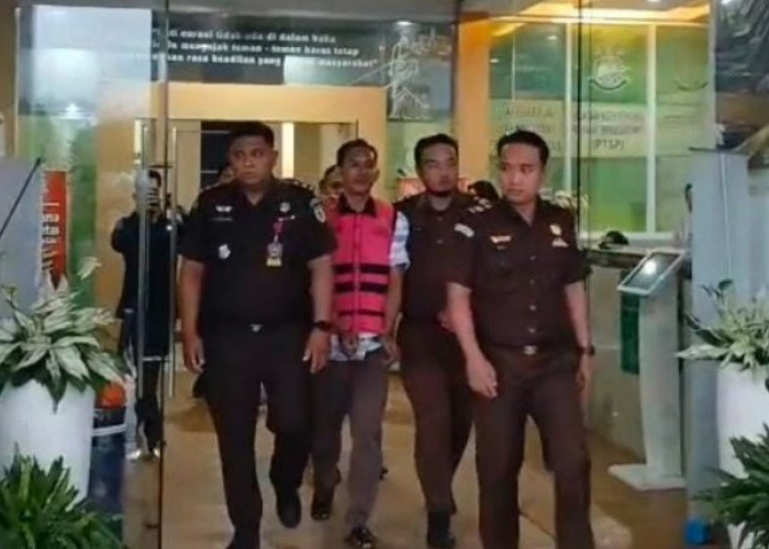 6 Jam Diperiksa Penyidik, Kades Air Pesi Akhirnya Ditahan Kejaksaan Negeri Kepahiang