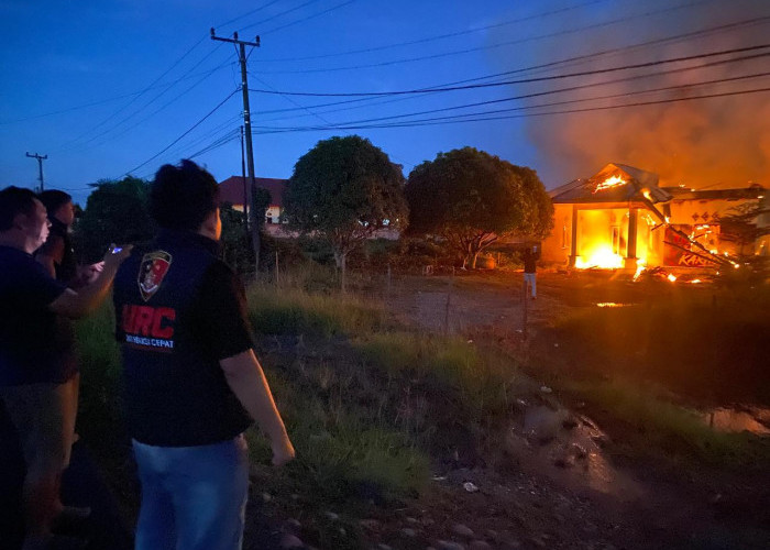 Jumat Pagi, Dragon House Karaoke di Mukomuko Terbakar