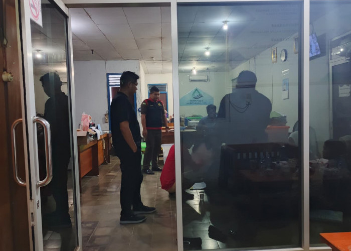 Kejari Bengkulu Utara Geledah Perumda Tirta Ratu Samban 9 Jam, 124 Berkas Diamankan