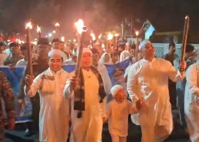 Meriah Sambut Kemenangan, Walikota Bengkulu dan Wawali Pimpin Pawai Obor 