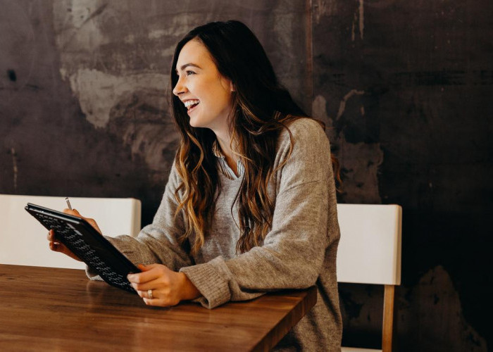 Full Senyum, 3 Zodiak Ini Diramalkan Bakal Sukses Karier dan Bisnis di Maret 2026