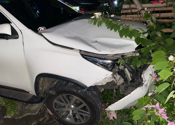 Tabrakan Dengan Fortuner PNS, Sepeda Motor Honorer Terseret, Pengendaranya Patah Tangan 