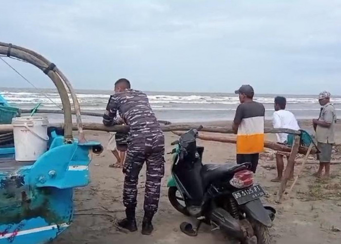 Perahu Nelayan Di Bengkulu Tengah Terbalik Diterjang Ombak, 1 Korban Meninggal Dunia